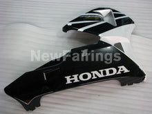 Charger l&#39;image dans la galerie, Black and Pearl White Factory Style - CBR600RR 05-06 Fairing