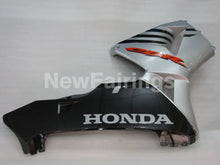 Charger l'image dans le visualiseur de la galerie, Black and Silver Factory Style - CBR600RR 05-06 Fairing Kit