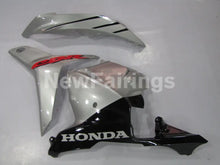 Charger l'image dans la galerie, Black and Silver Factory Style - CBR600RR 09-12 Fairing Kit
