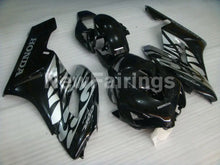 Charger l'image dans le visualiseur de la galerie, Black and Silver Fire - CBR1000RR 04-05 Fairing Kit