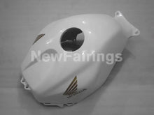 Charger l'image dans la galerie, Pearl White with gold decal Factory Style - CBR600RR 05-06 Fairing Kit