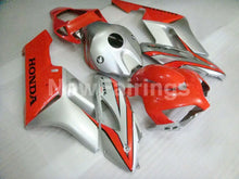 Charger l'image dans la galerie, Red and Silver Factory Style - CBR1000RR 04-05 Fairing Kit