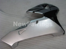 Charger l'image dans le visualiseur de la galerie, Silver and Black Factory Style - CBR600RR 05-06 Fairing Kit