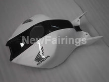 Charger l'image dans la galerie, White and Black PRAMAC - CBR1000RR 06-07 Fairing Kit